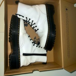 MENS White leather Dr martens, Jadon Size 11